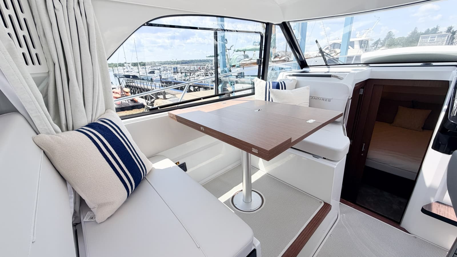 2027 Beneteau Antares 9 - Photo 6