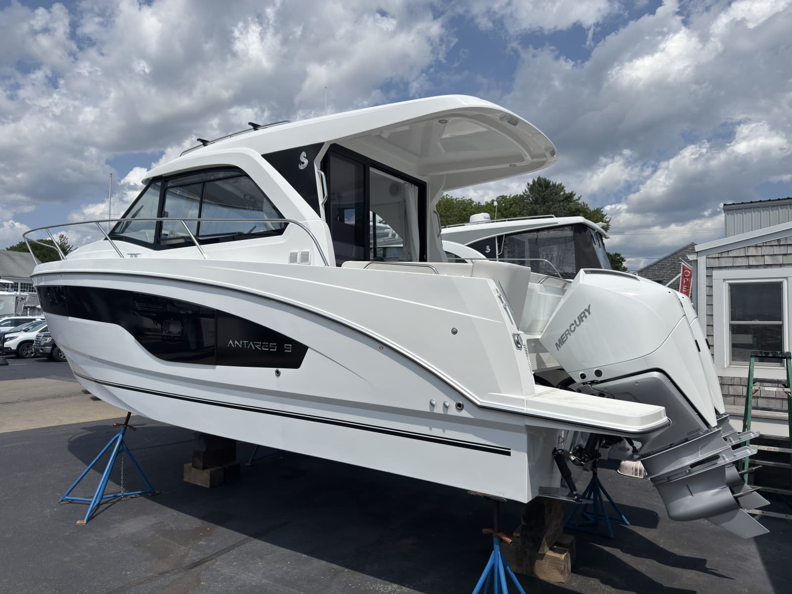 2027 Beneteau Antares 9 - Photo 3