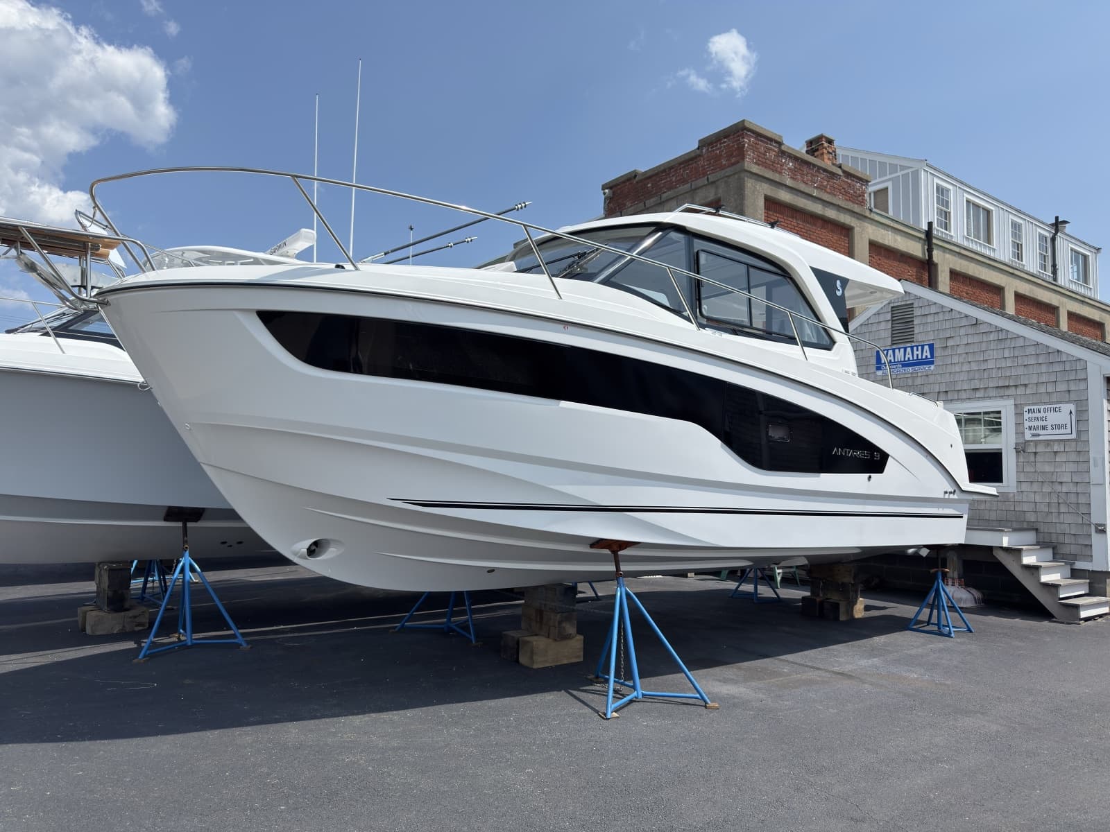 2027 Beneteau Antares 9 - Photo 2