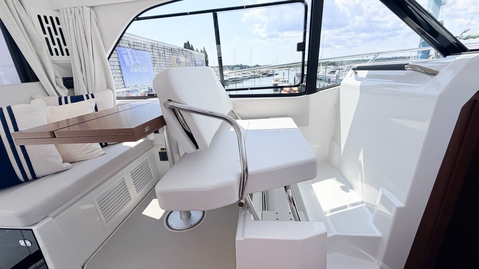 2027 Beneteau Antares 9 - Photo 13