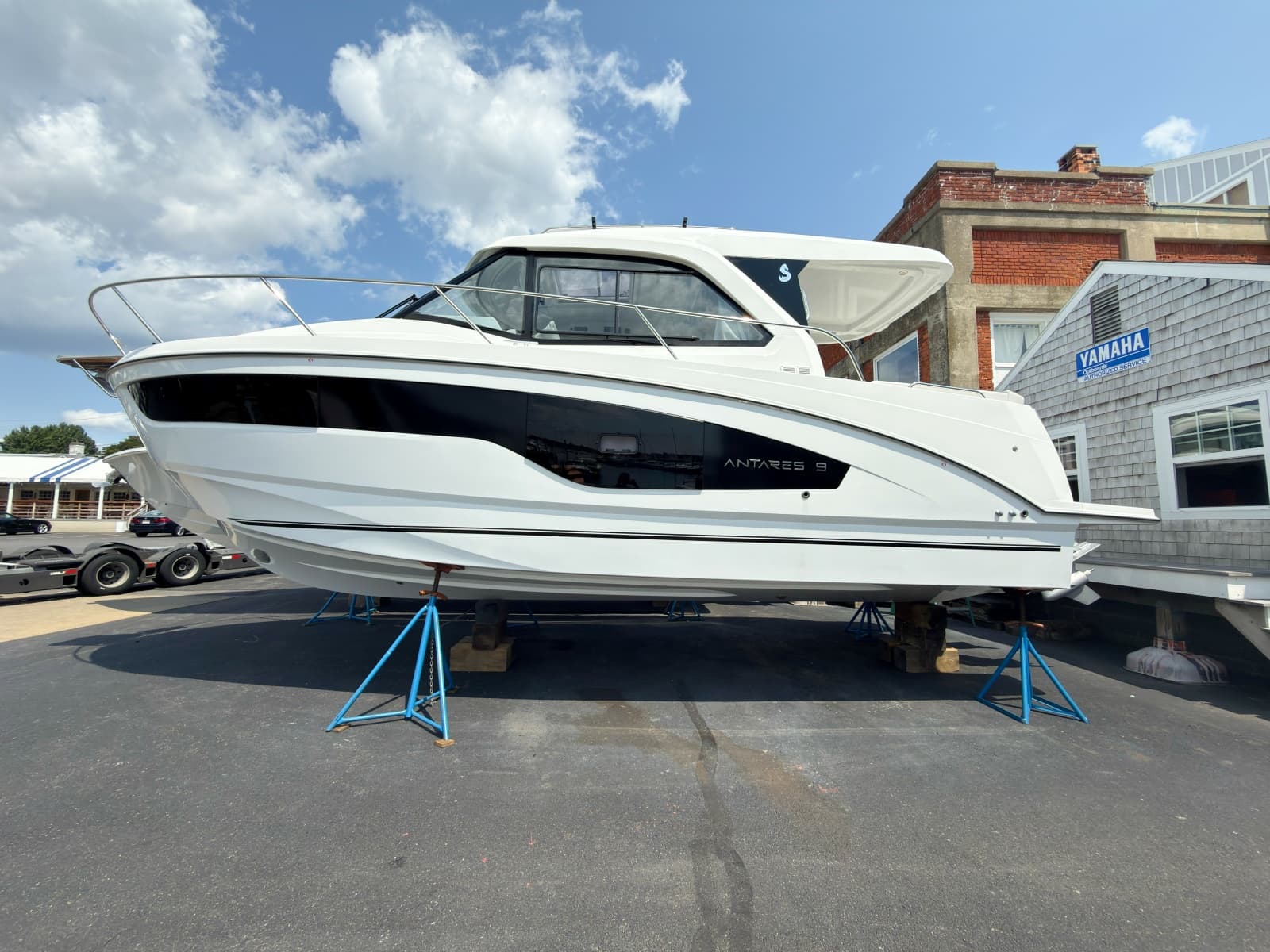 2027 Beneteau Antares 9 - Photo 1