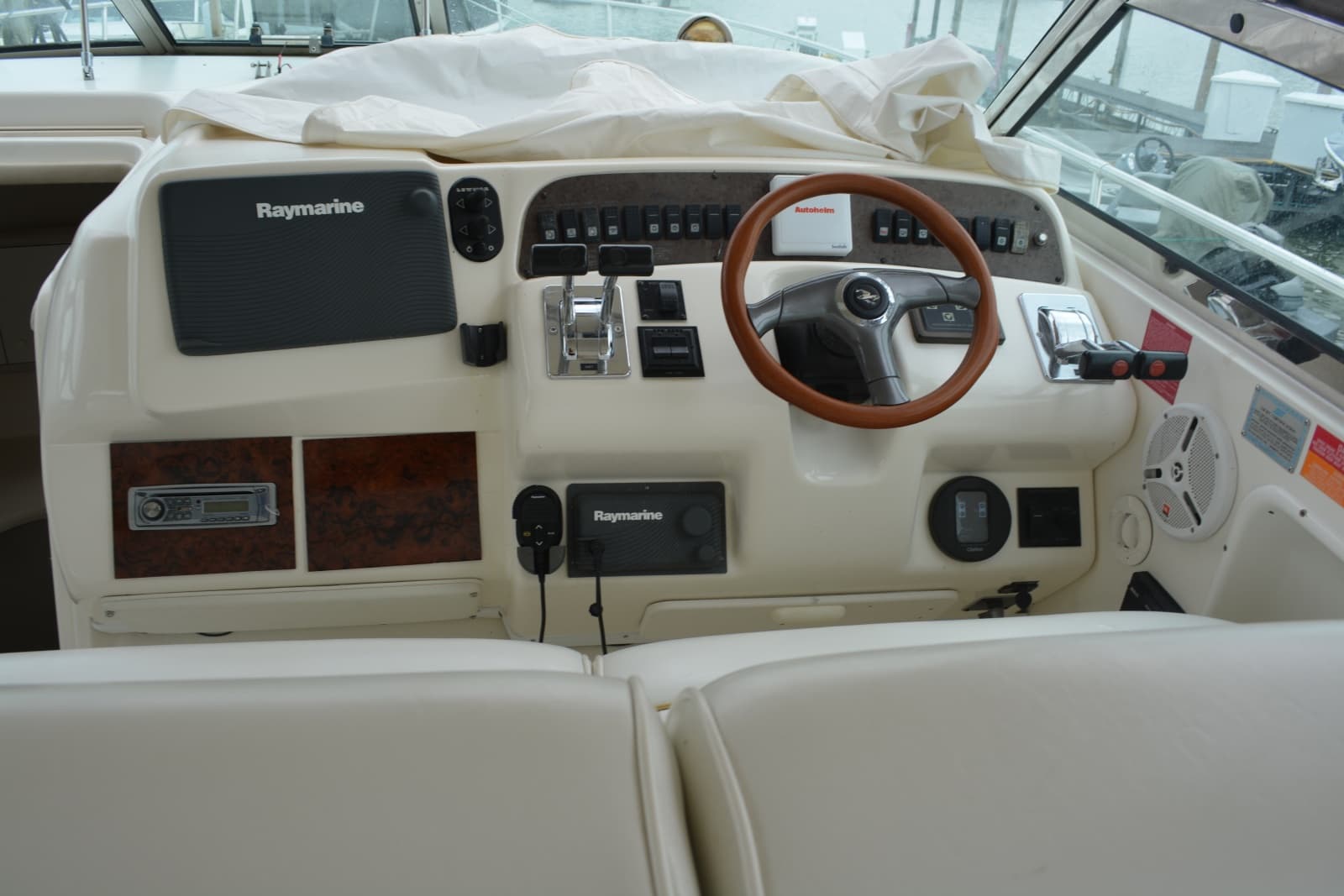 1996 Sea Ray Sundancer 370 - Photo 6