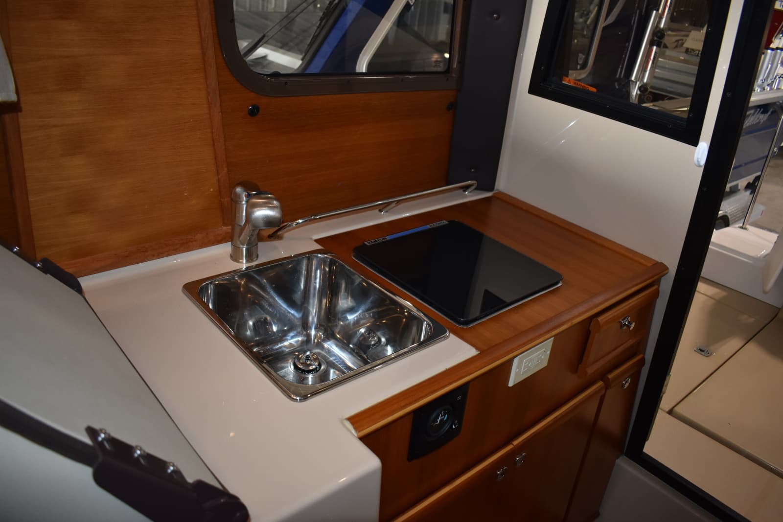 2019 Ranger Tugs R23 - Photo 32
