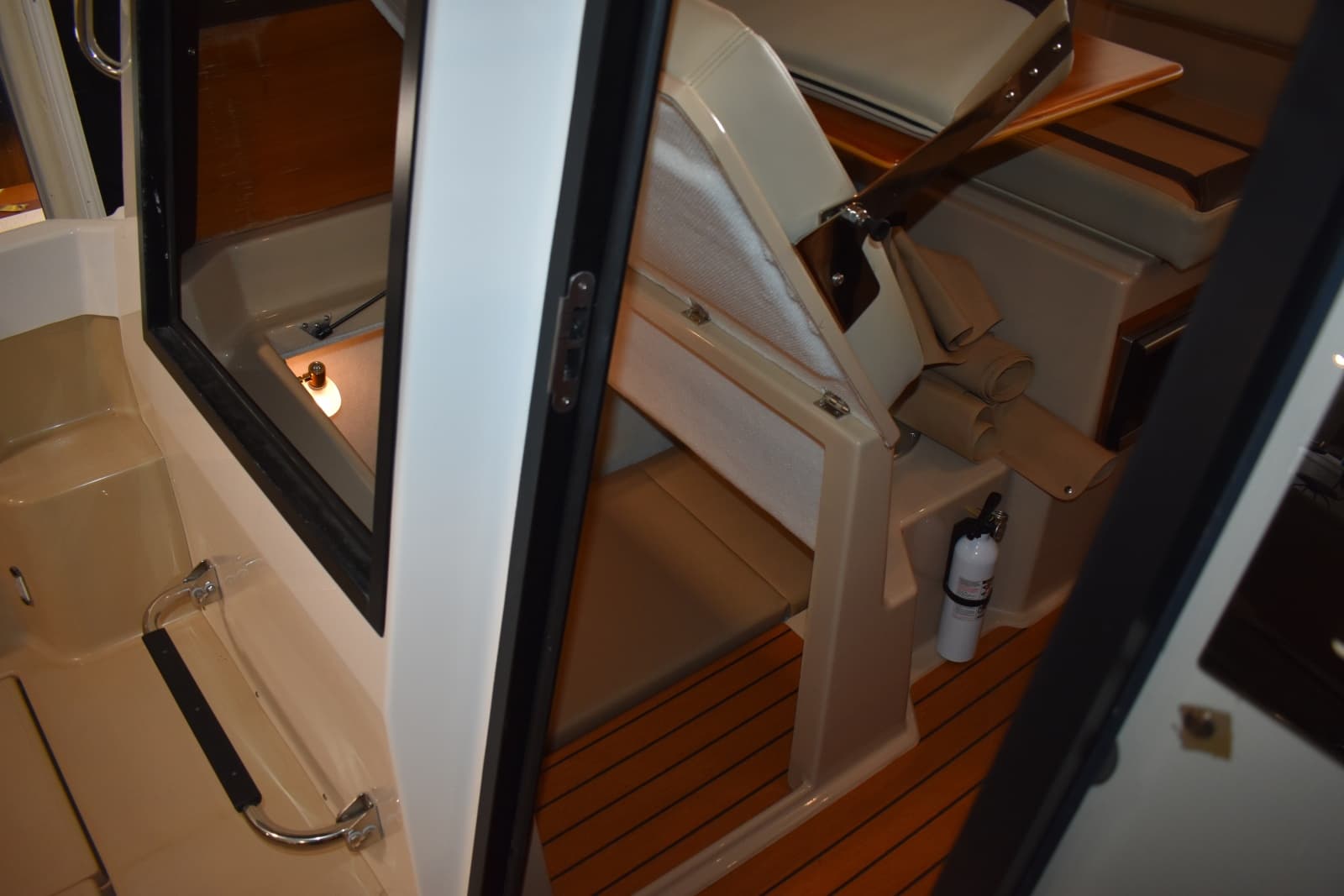 2019 Ranger Tugs R23 - Photo 31