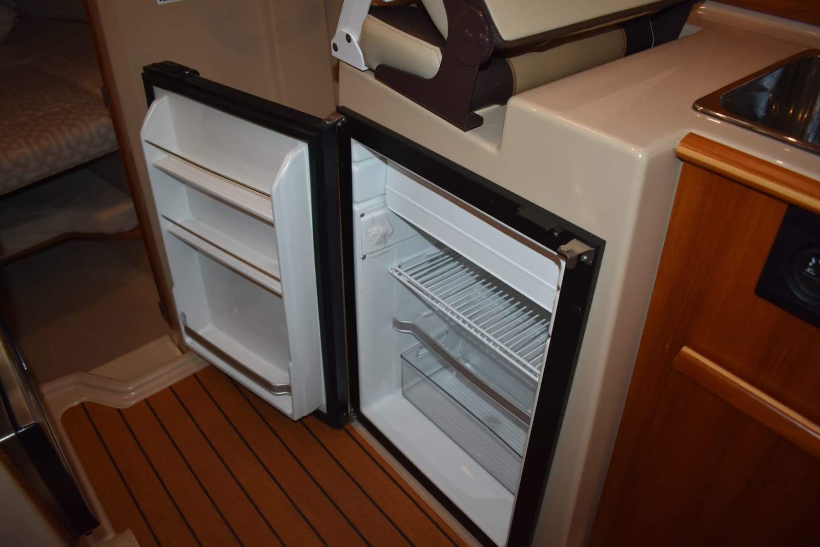 2019 Ranger Tugs R23 - Photo 33