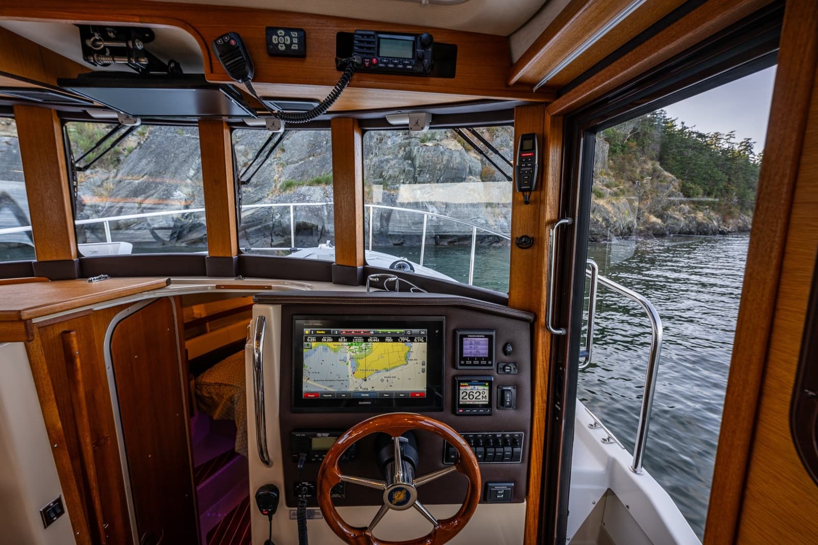 2016 Ranger Tugs R-31 CB - Photo 19