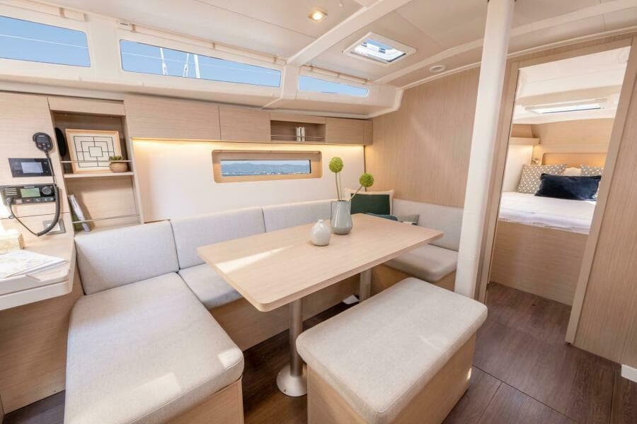 2027 Beneteau Oceanis 37.1 - Photo 8