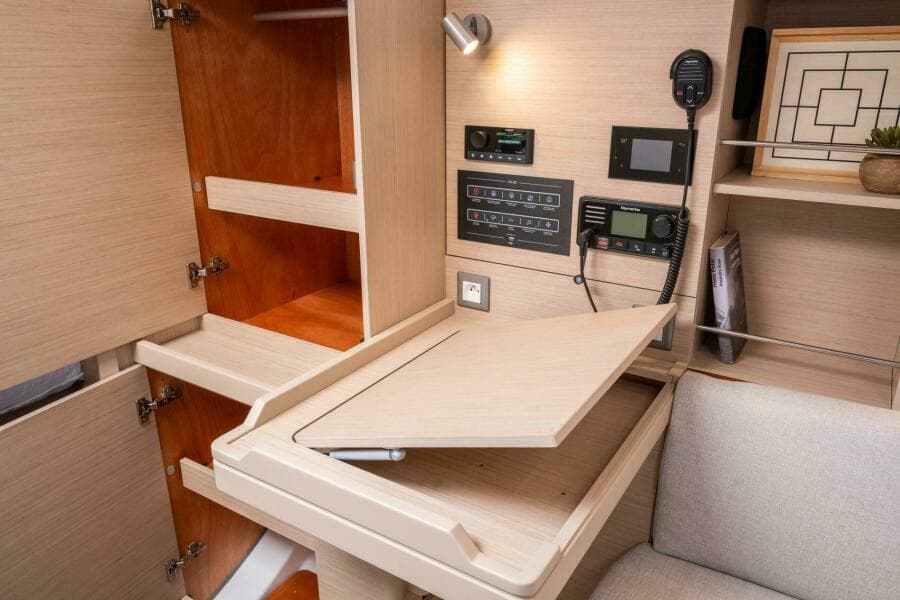 2027 Beneteau Oceanis 37.1 - Photo 11