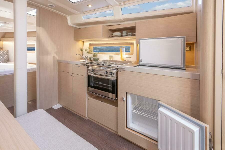 2027 Beneteau Oceanis 37.1 - Photo 7