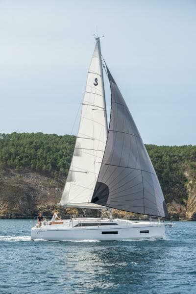 2027 Beneteau Oceanis 37.1 - Photo 2