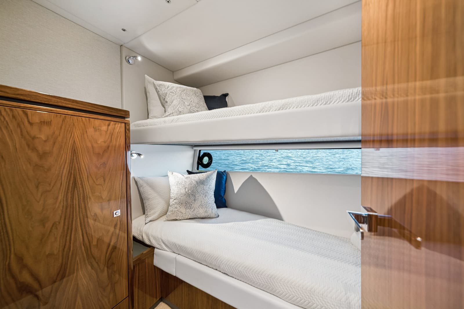 2023 Riviera 4600 Sport Yacht - Photo 57