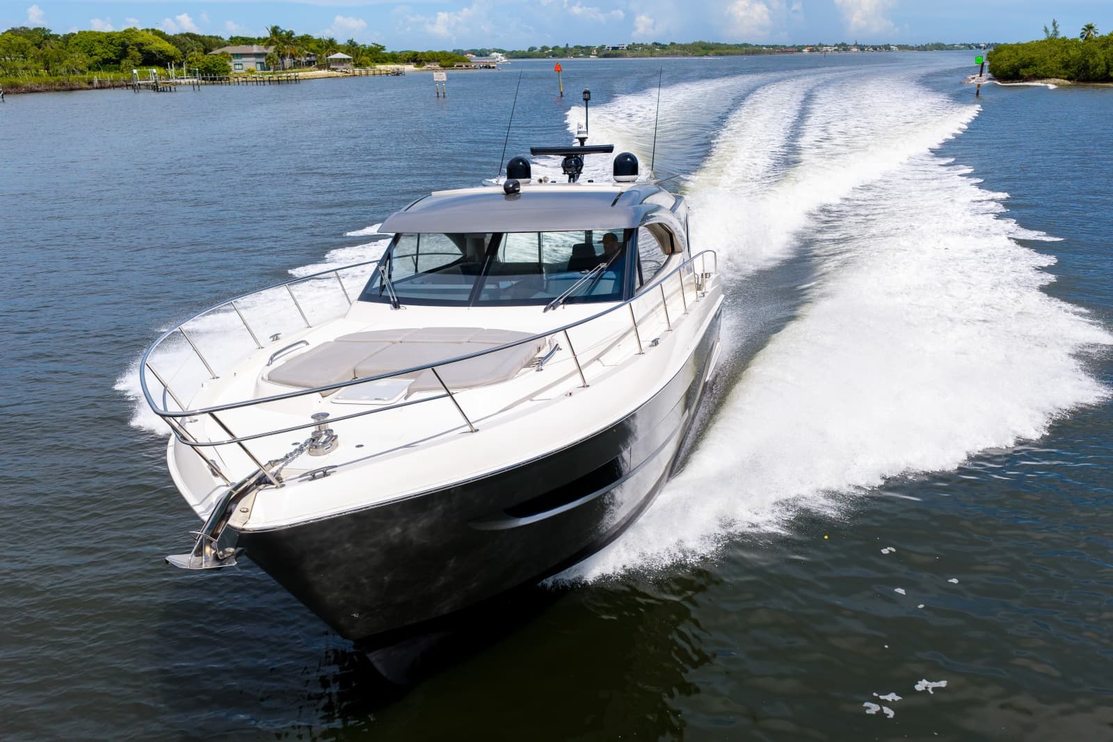 2023 Riviera 4600 Sport Yacht - Photo 18