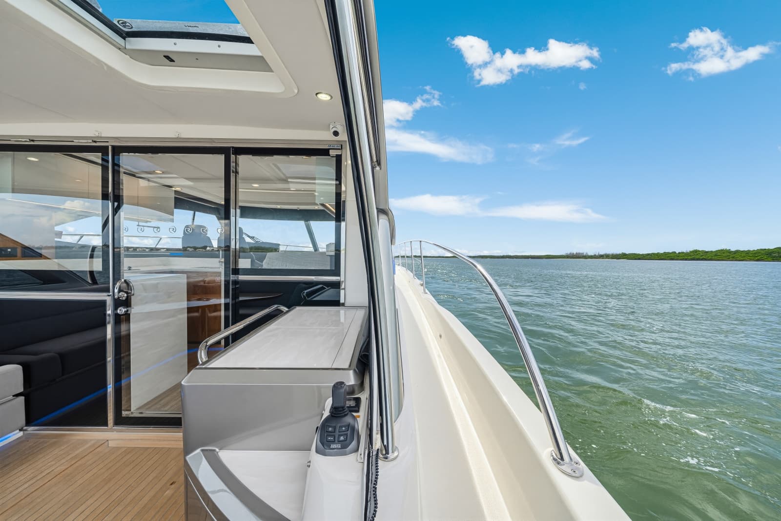 2023 Riviera 4600 Sport Yacht - Photo 35