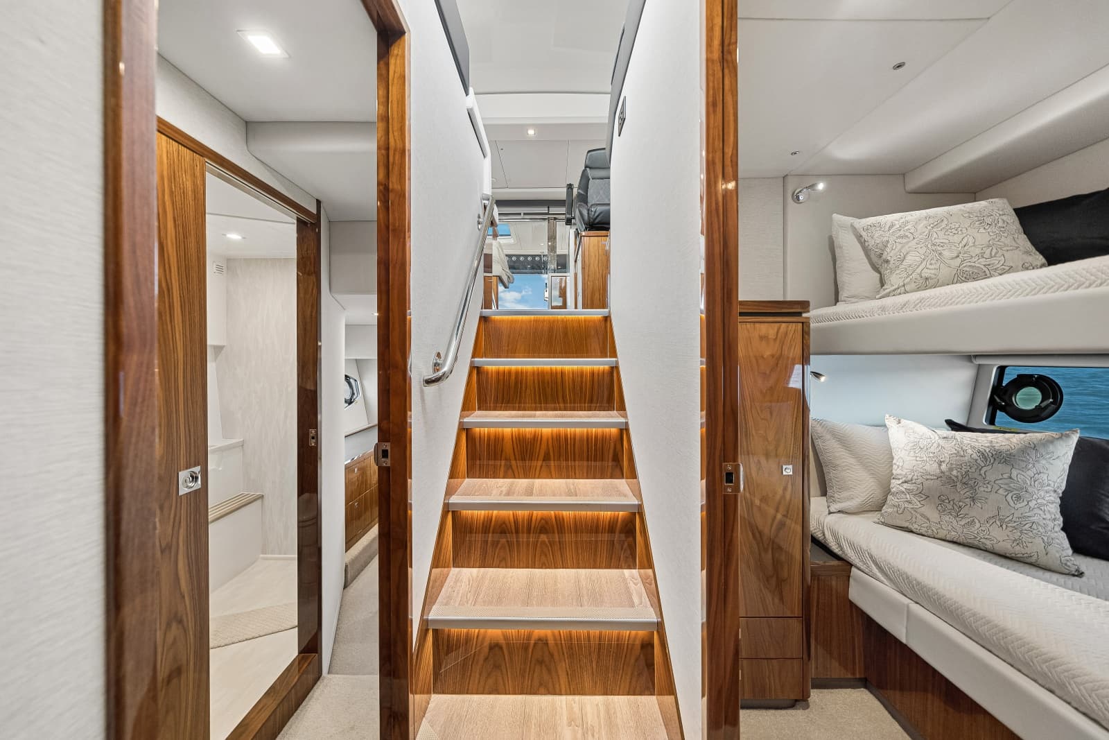 2023 Riviera 4600 Sport Yacht - Photo 52