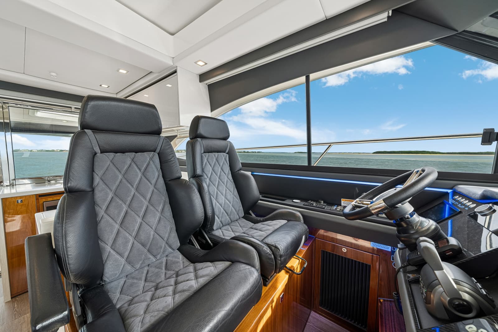2023 Riviera 4600 Sport Yacht - Photo 47