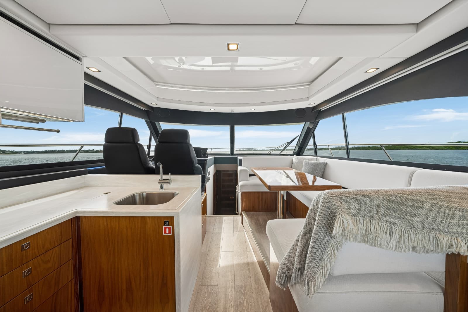 2023 Riviera 4600 Sport Yacht - Photo 41