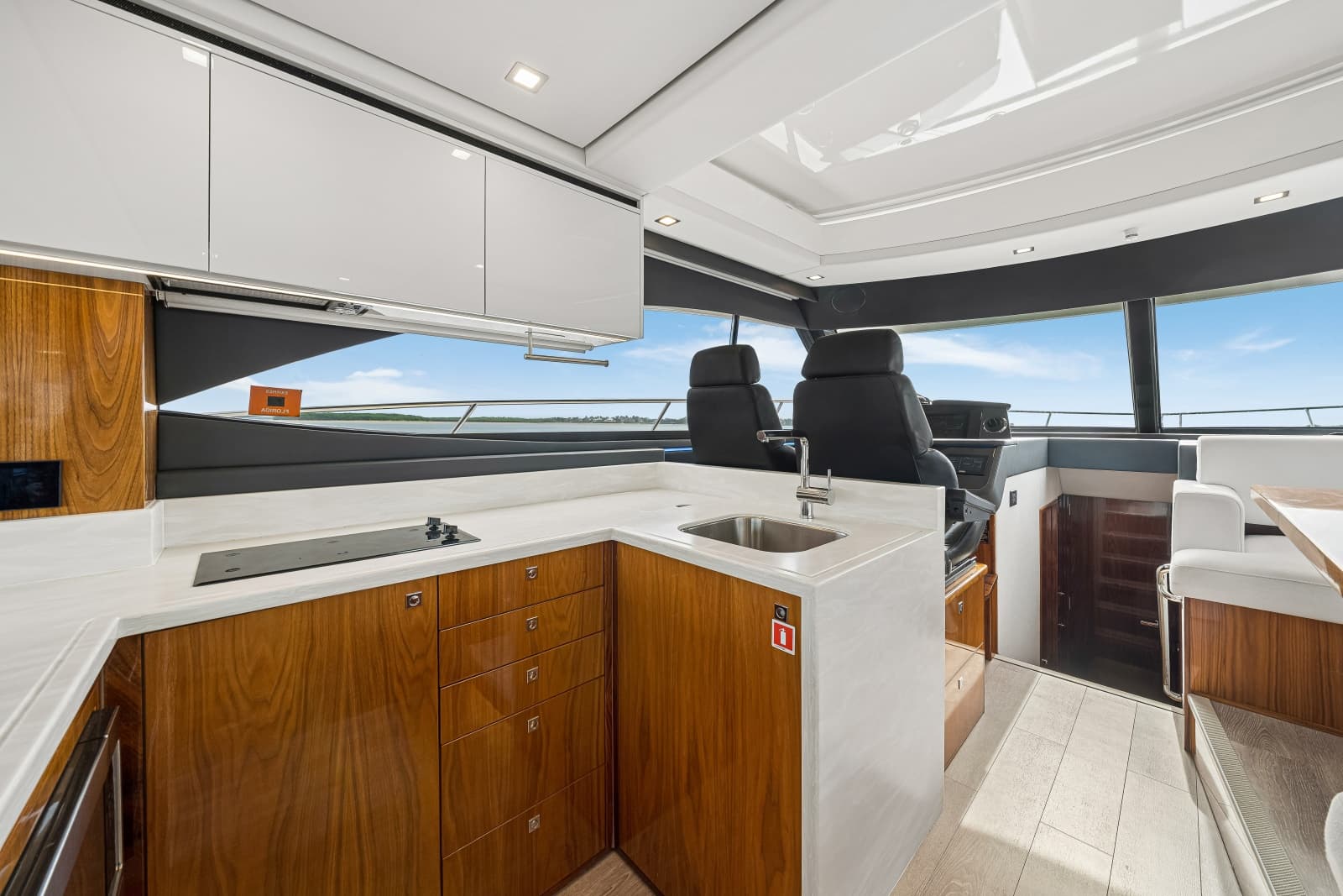 2023 Riviera 4600 Sport Yacht - Photo 40