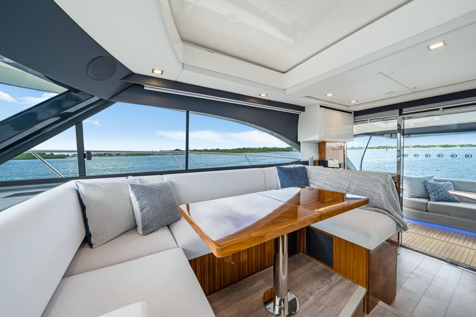 2023 Riviera 4600 Sport Yacht - Photo 44