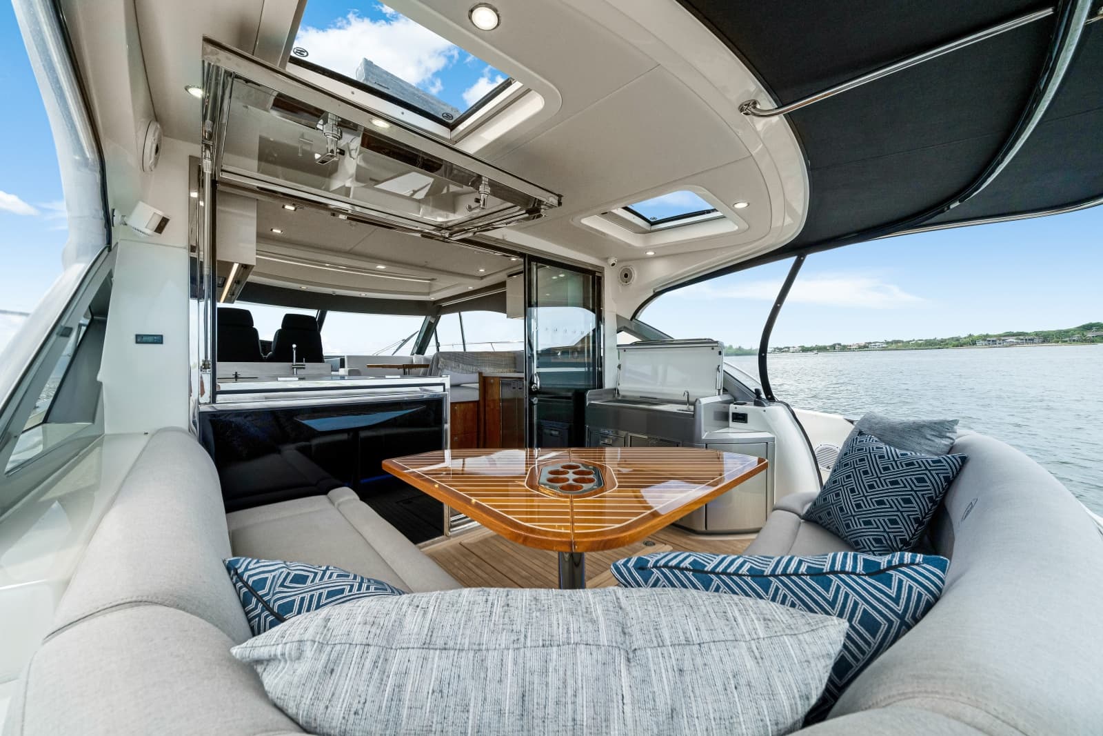 2023 Riviera 4600 Sport Yacht - Photo 29