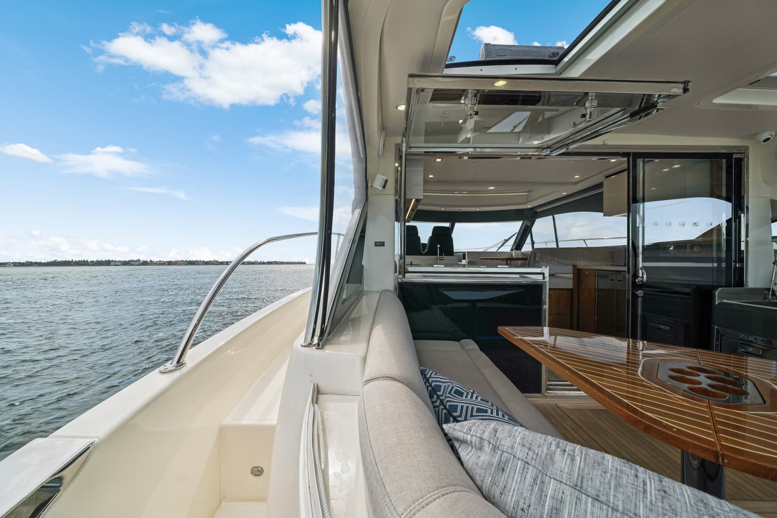 2023 Riviera 4600 Sport Yacht - Photo 34