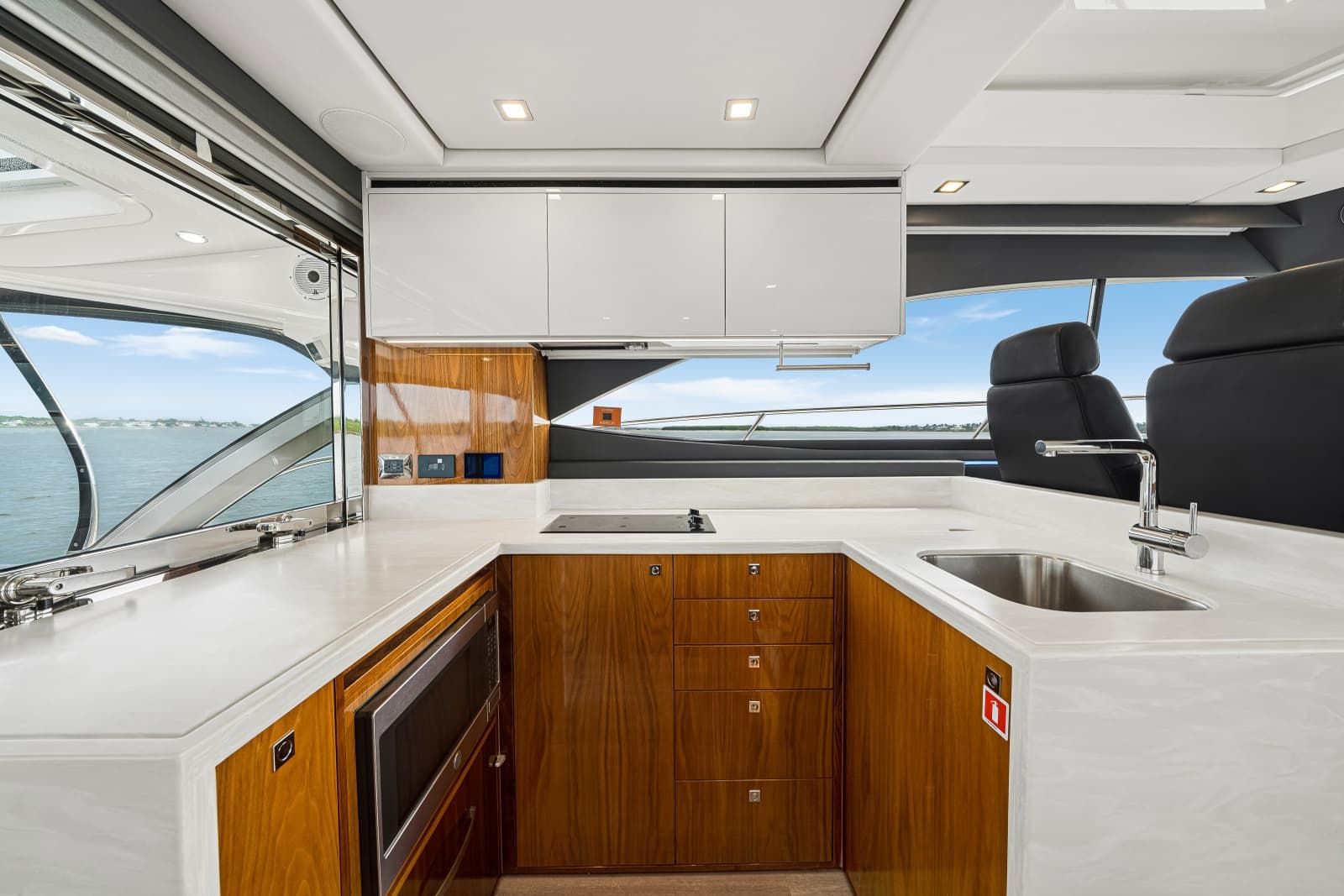 2023 Riviera 4600 Sport Yacht - Photo 38