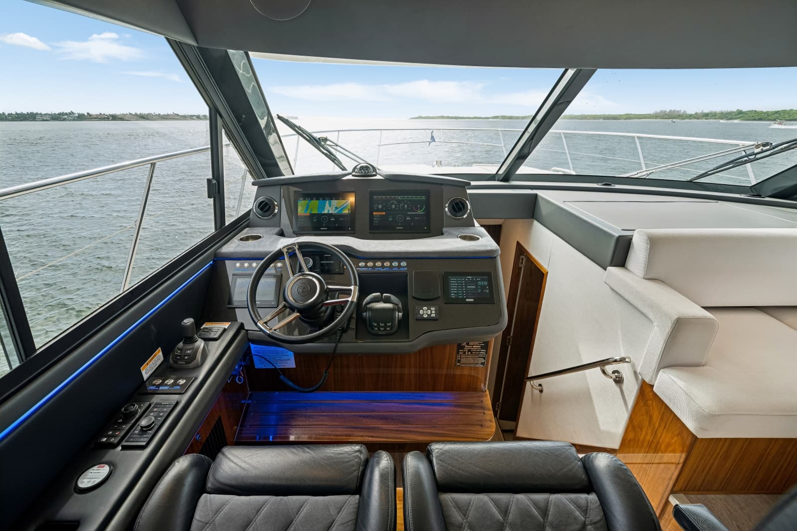 2023 Riviera 4600 Sport Yacht - Photo 46