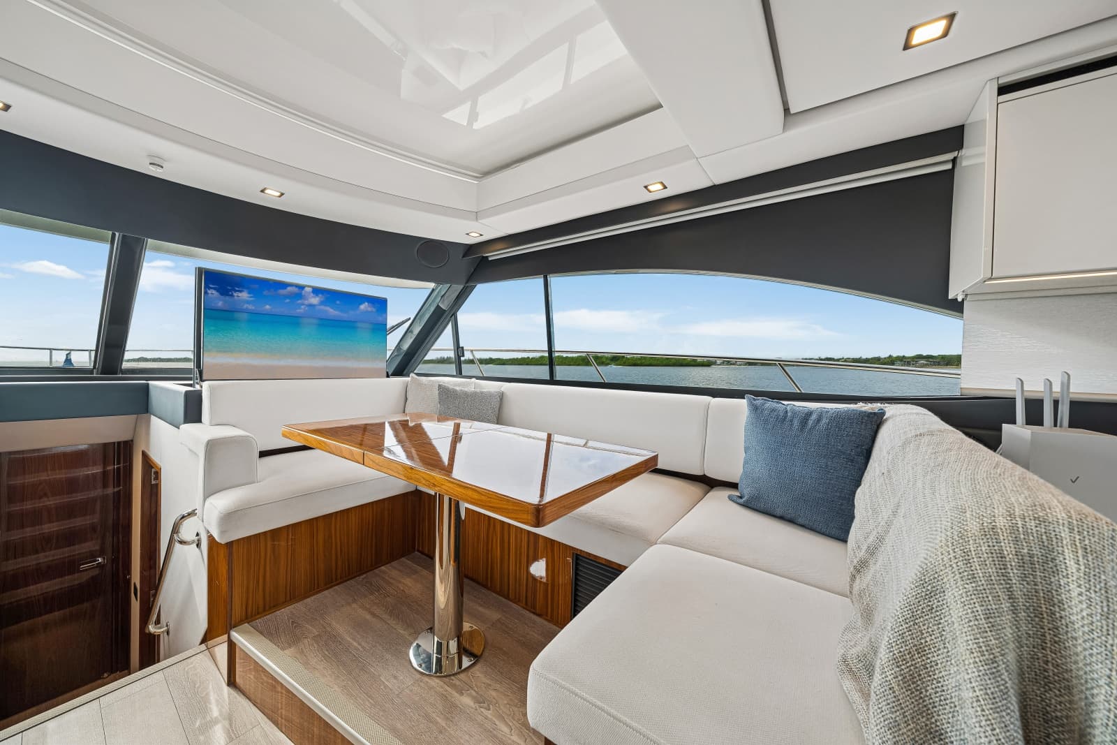 2023 Riviera 4600 Sport Yacht - Photo 43