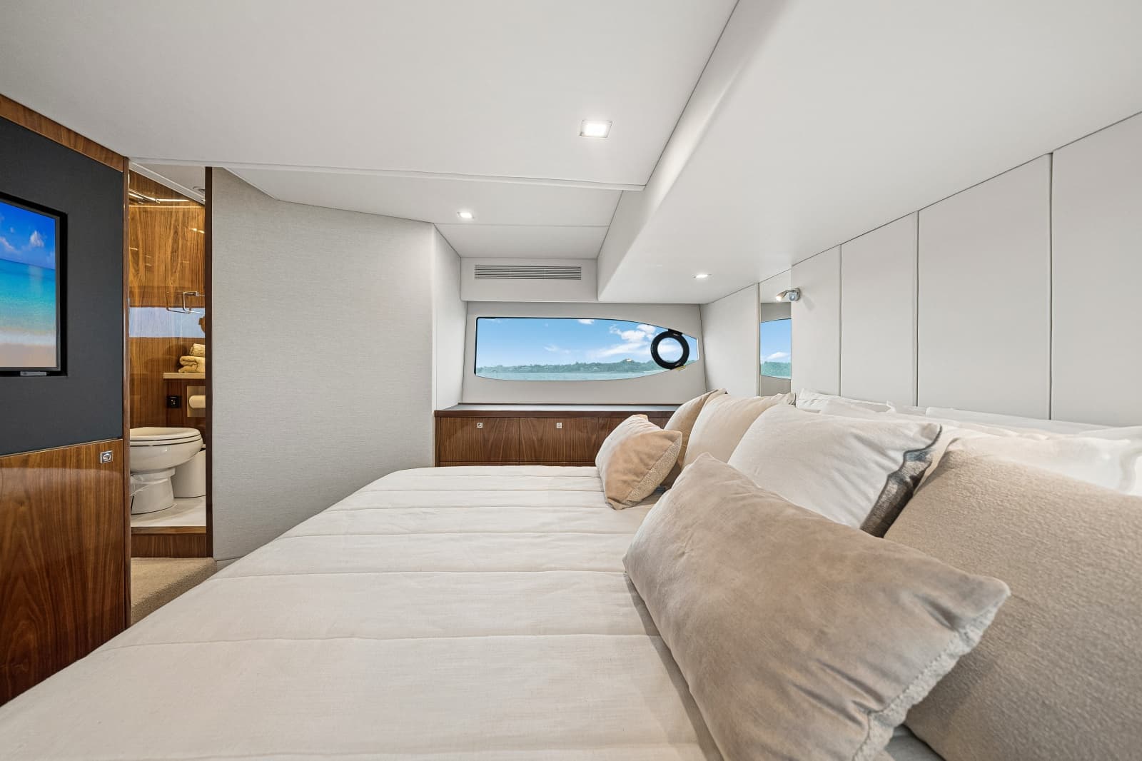 2023 Riviera 4600 Sport Yacht - Photo 50