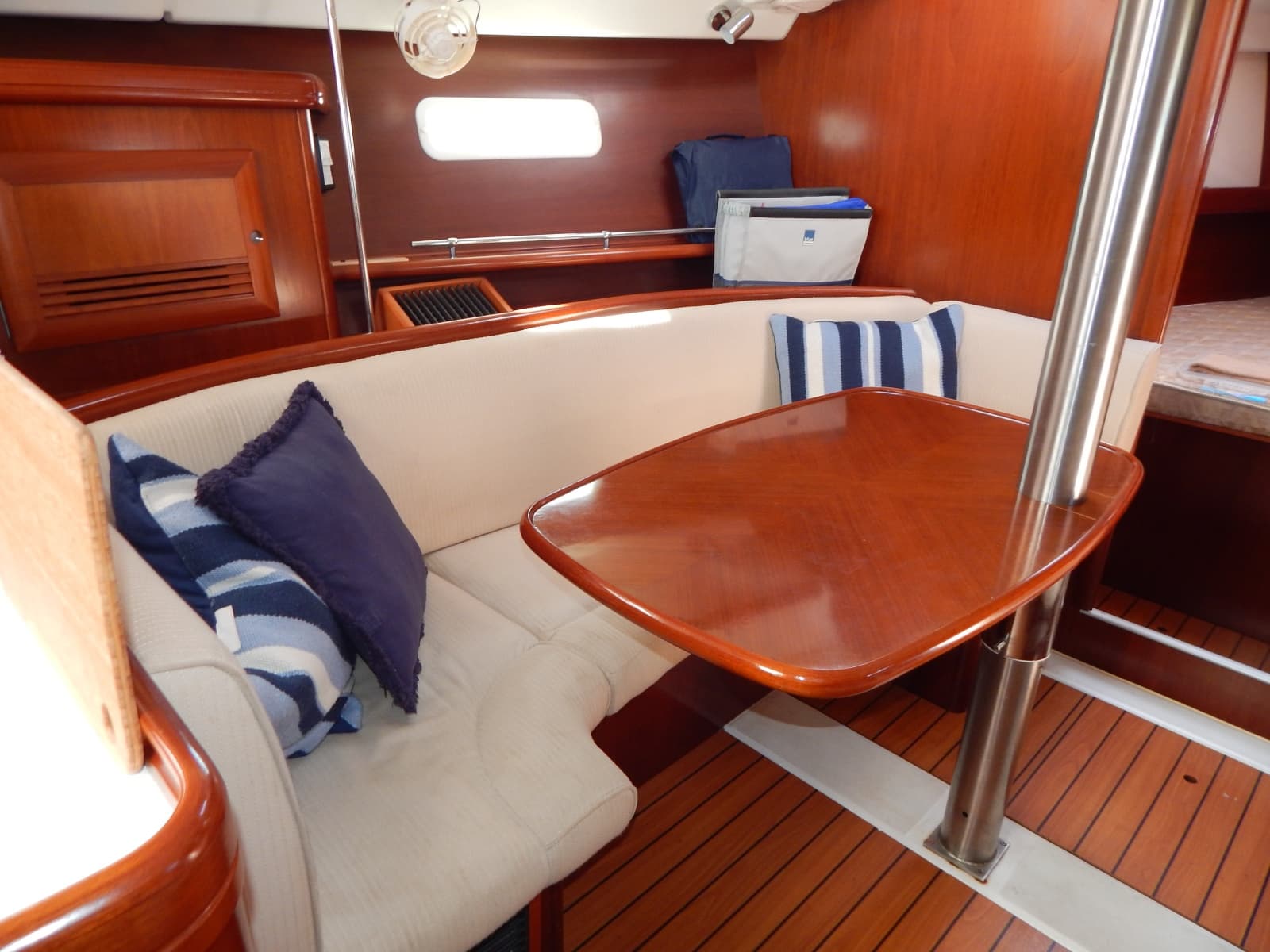 2005 Beneteau 373 - Photo 8
