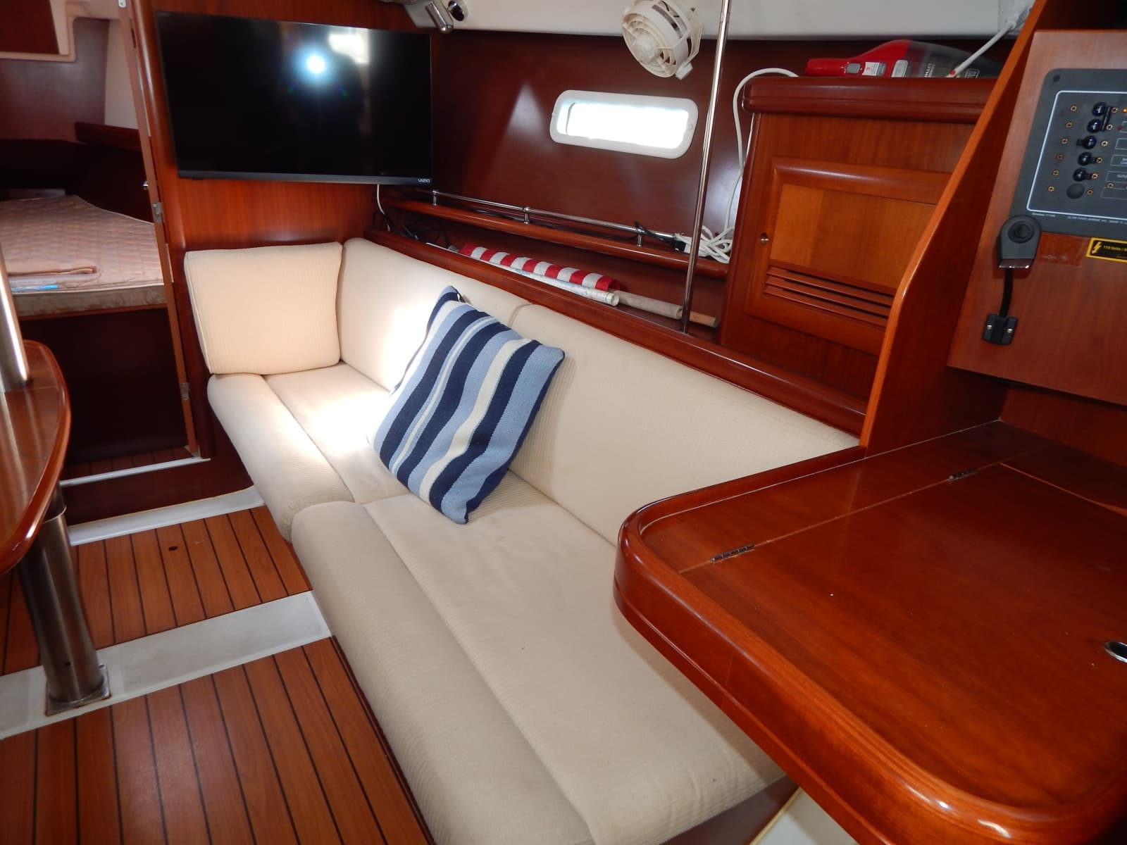2005 Beneteau 373 - Photo 9