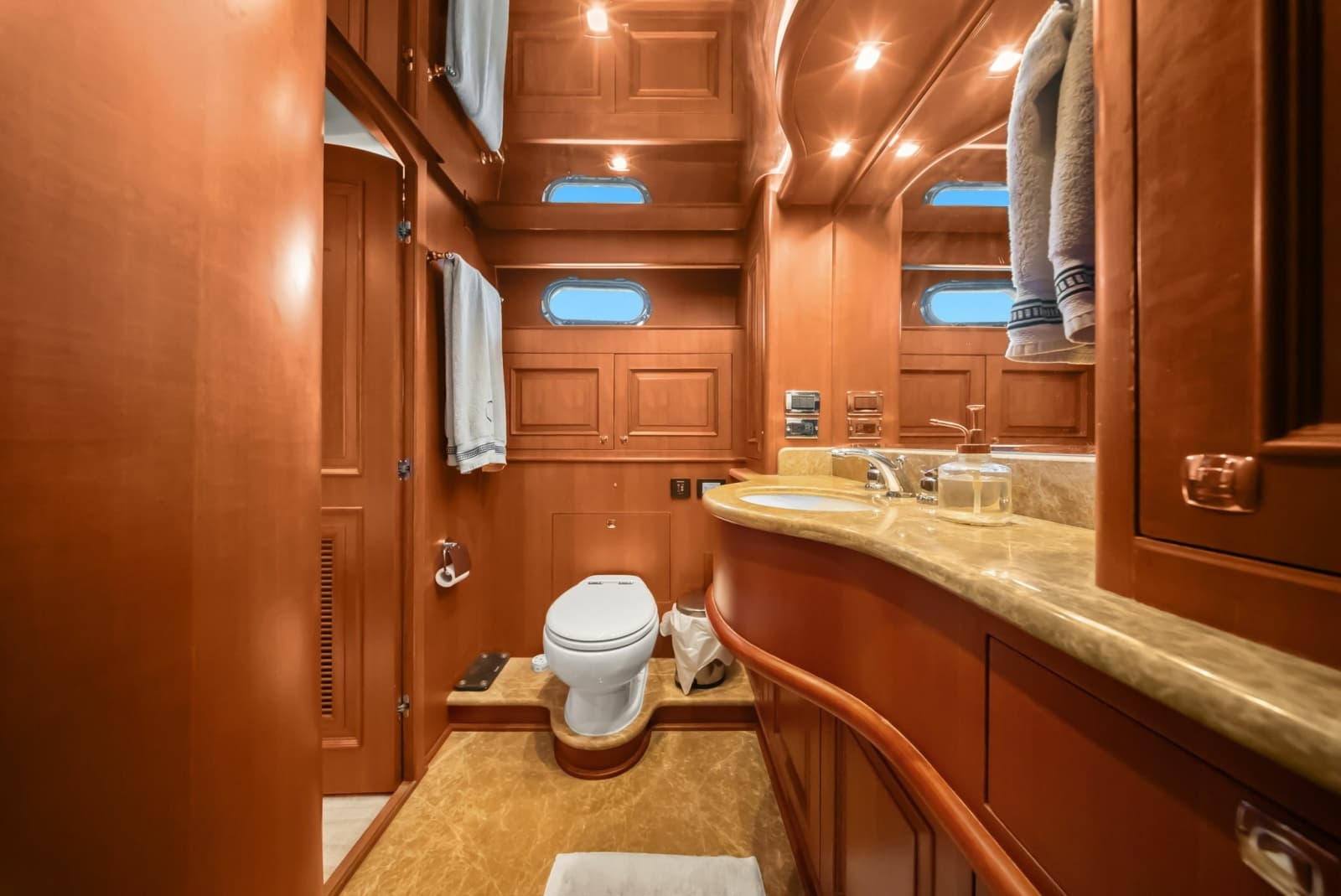 2015 Hampton Endurance 658 - Photo 35