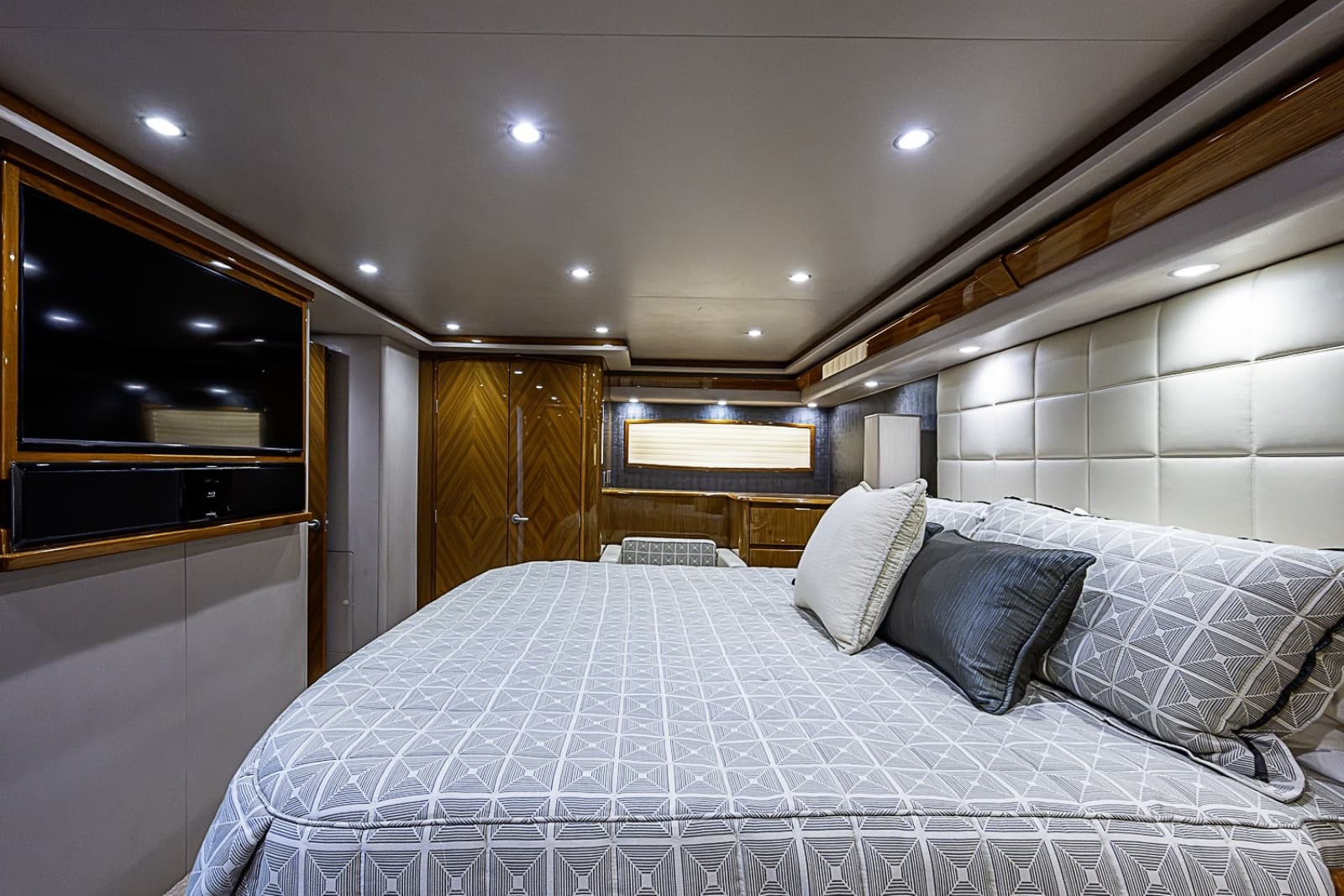 2011 Viking 76 Enclosed Bridge - Photo 82