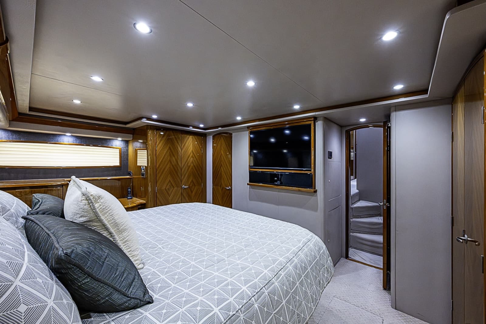 2011 Viking 76 Enclosed Bridge - Photo 77