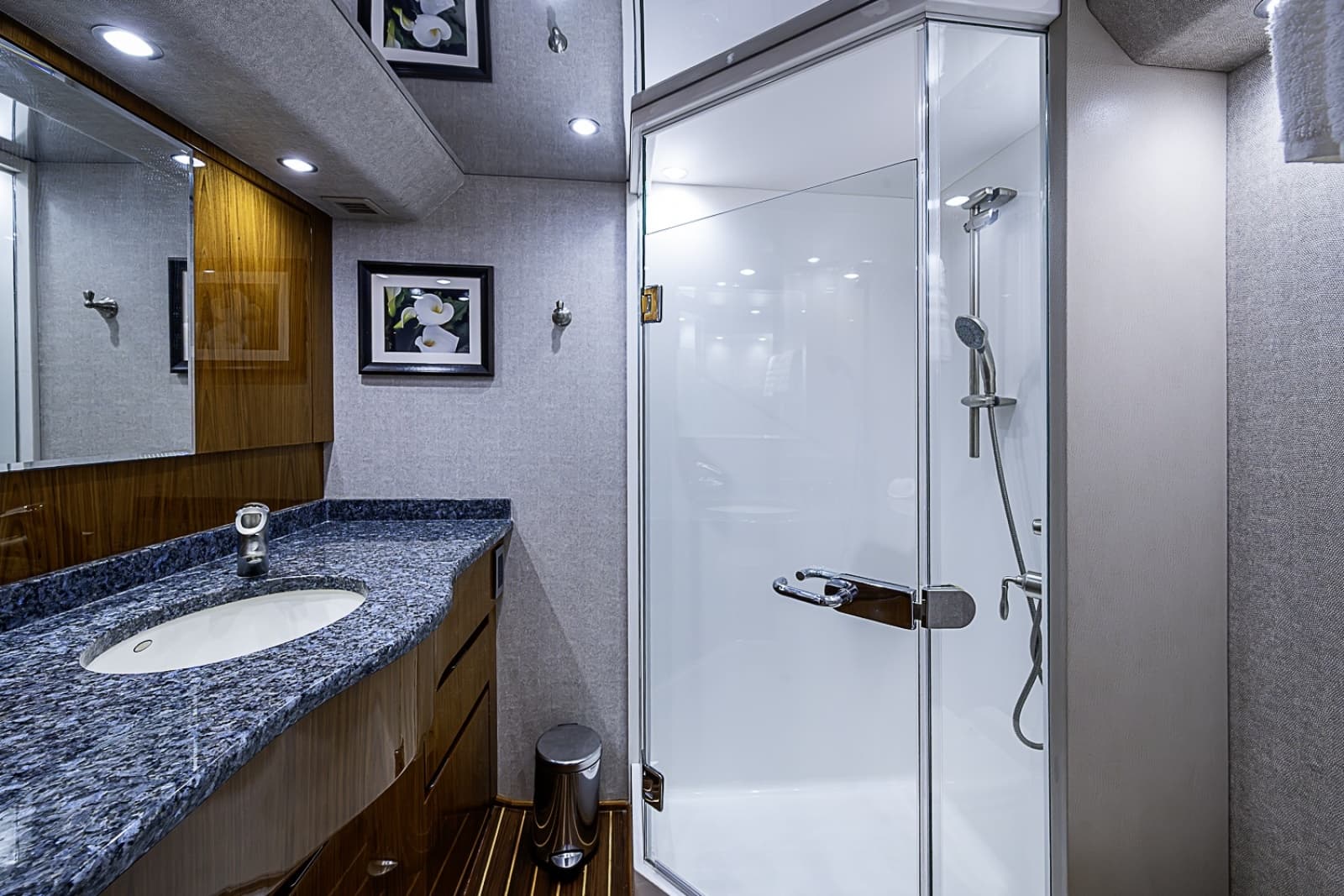 2011 Viking 76 Enclosed Bridge - Photo 58