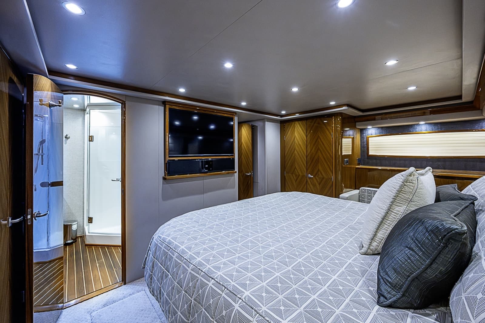 2011 Viking 76 Enclosed Bridge - Photo 78