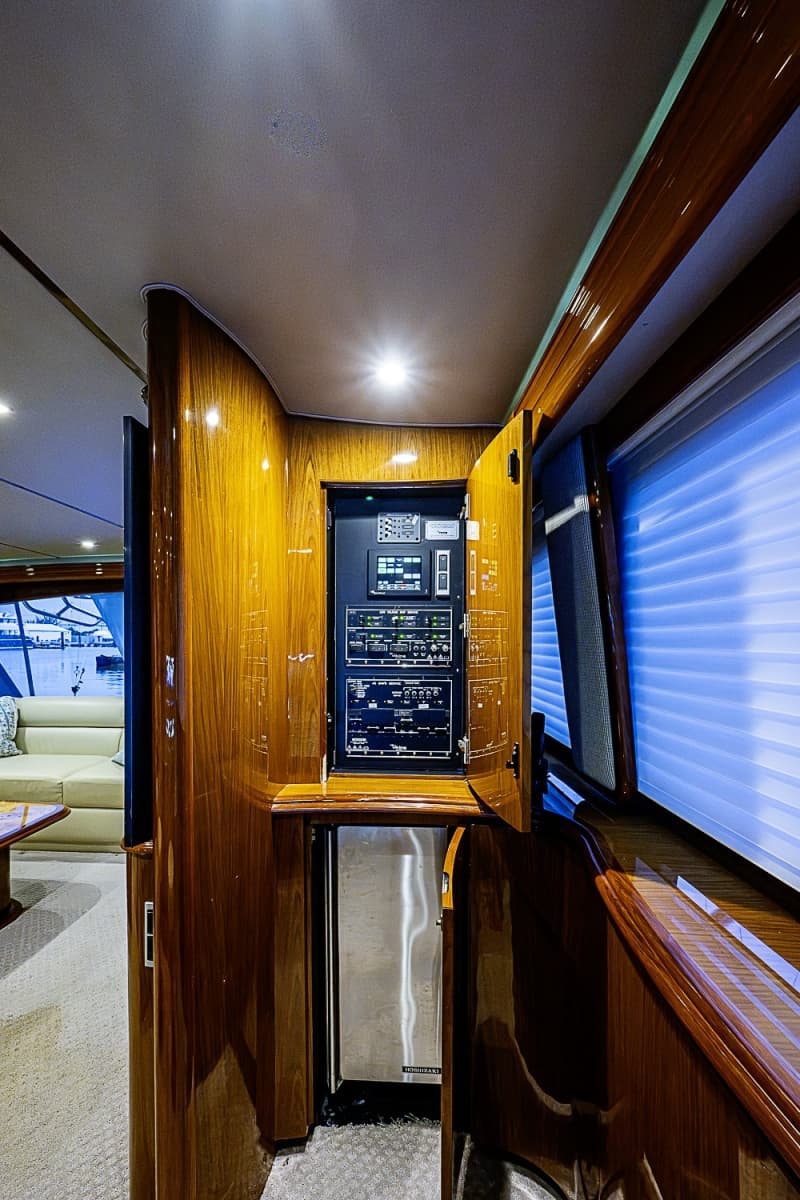 2011 Viking 76 Enclosed Bridge - Photo 27