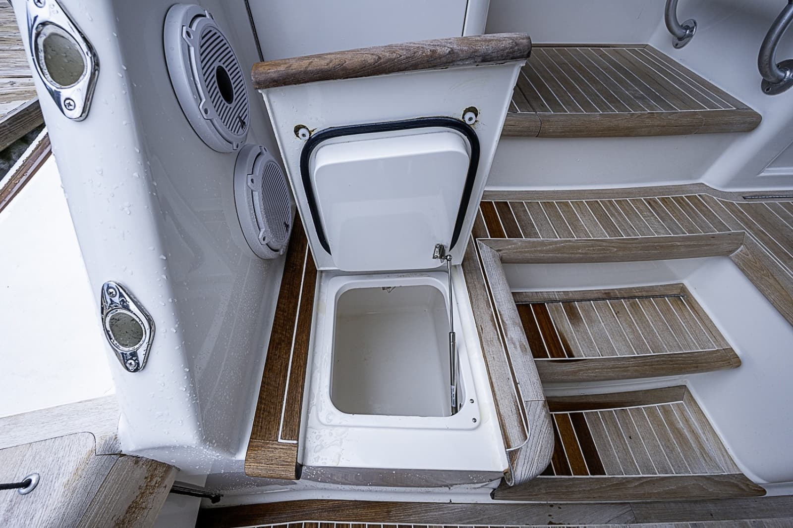2011 Viking 76 Enclosed Bridge - Photo 51