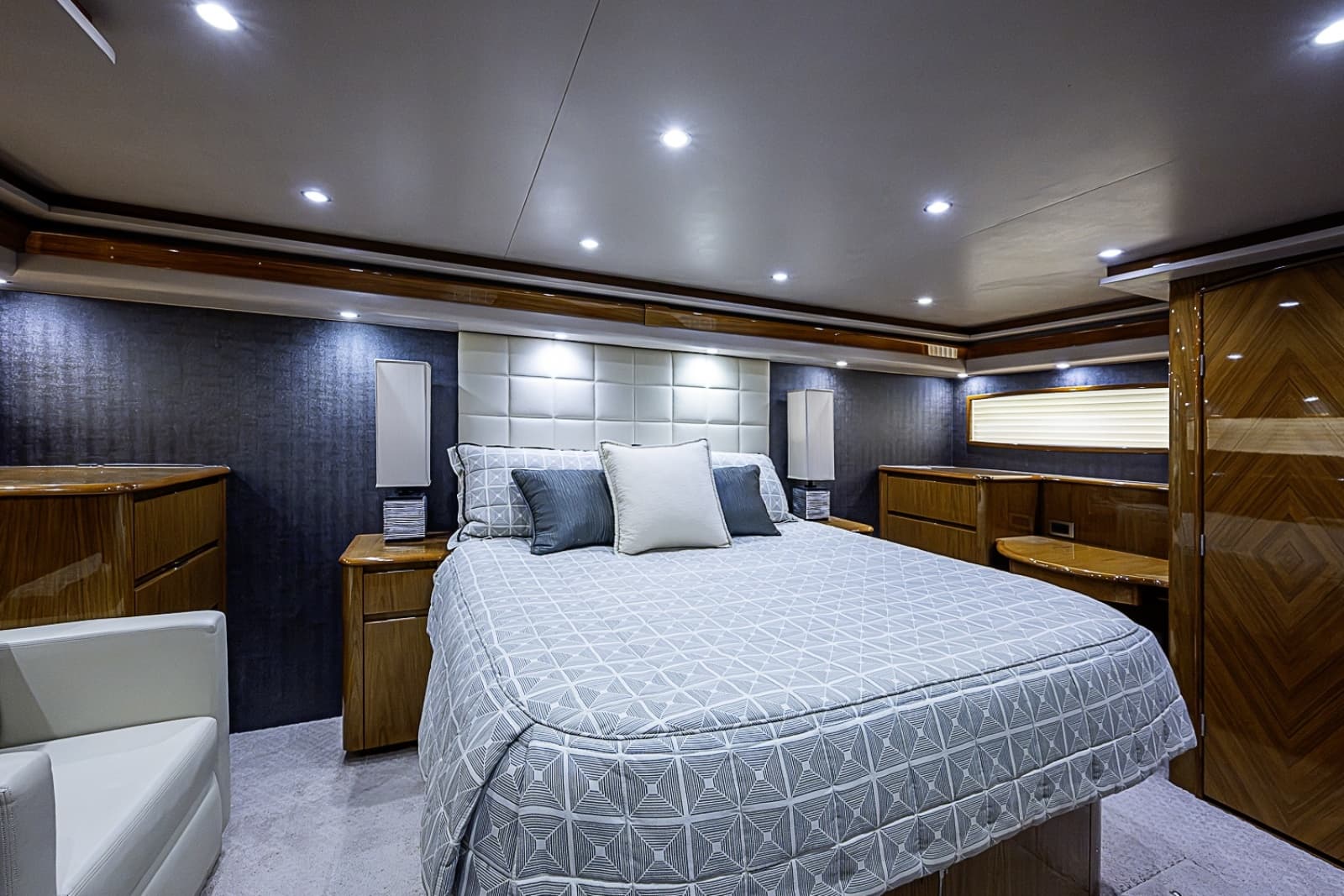 2011 Viking 76 Enclosed Bridge - Photo 87