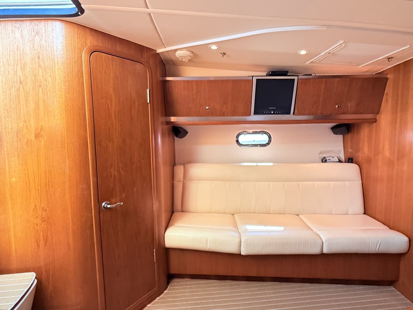 2007 Tiara Yachts 3600 Sovran - Photo 18