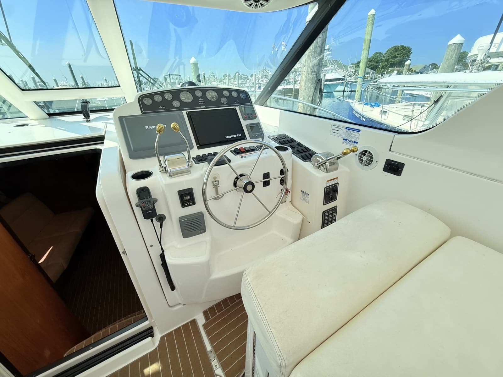 2007 Tiara Yachts 3600 Sovran - Photo 12
