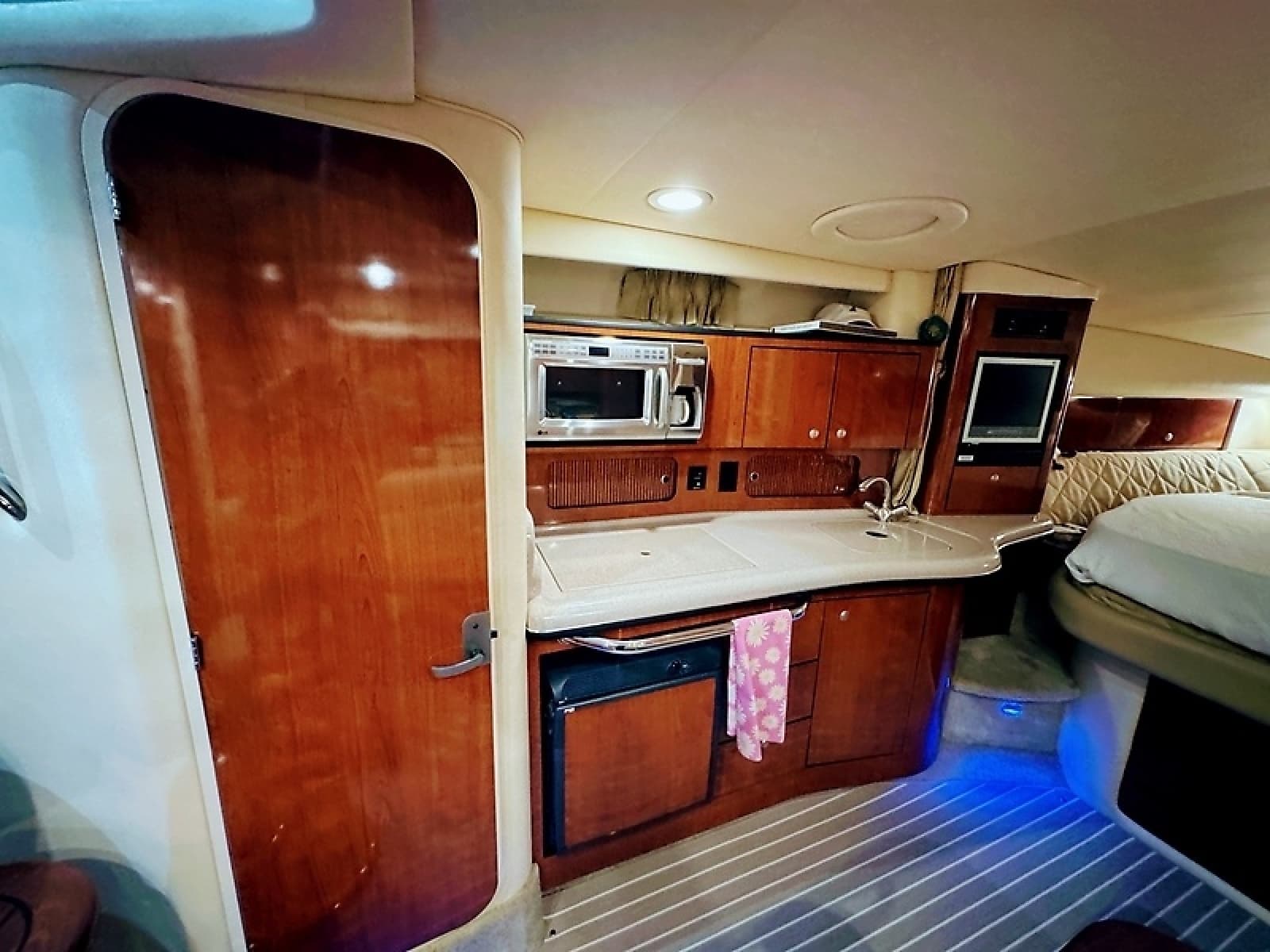 2007 Sea Ray 320 Sundancer - Photo 13