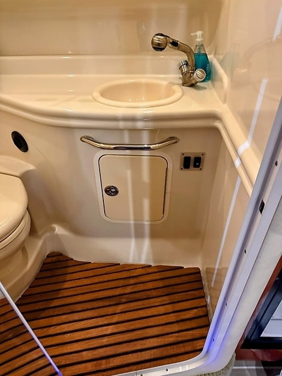 2007 Sea Ray 320 Sundancer - Photo 18