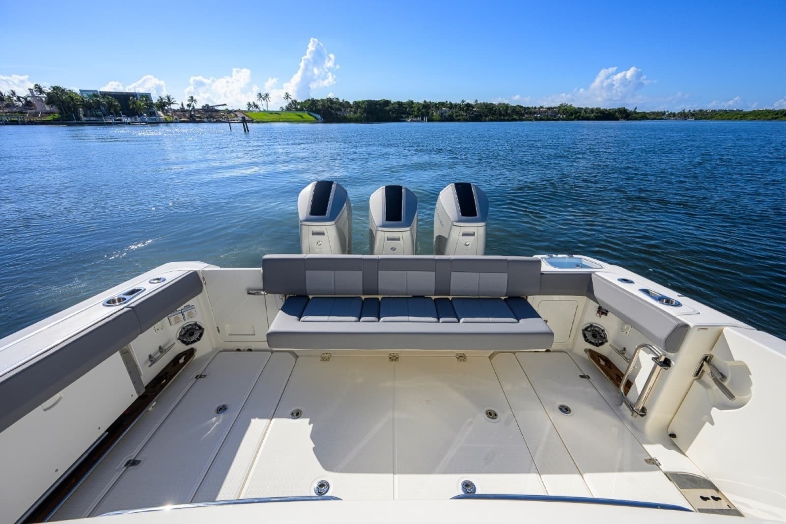 2024 Boston Whaler Outrage - Photo 26