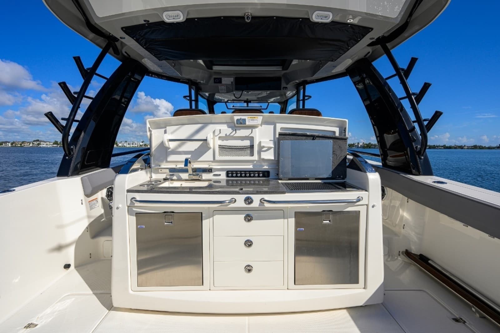 2024 Boston Whaler Outrage - Photo 36