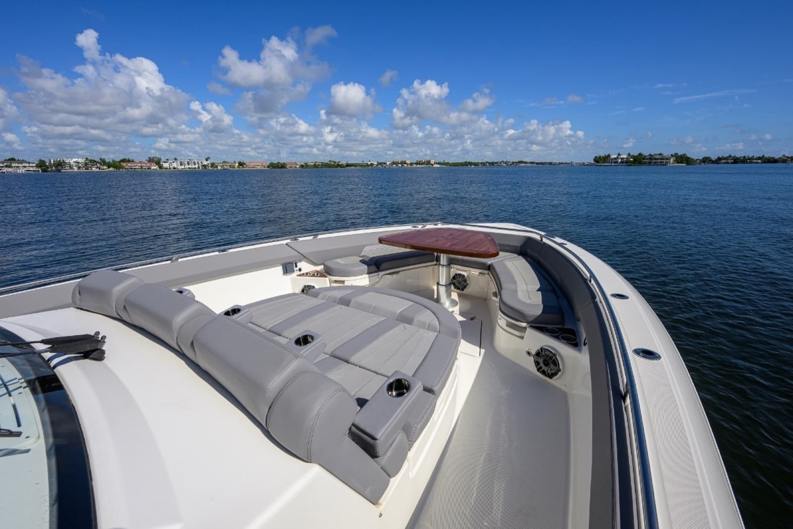 2024 Boston Whaler Outrage - Photo 14