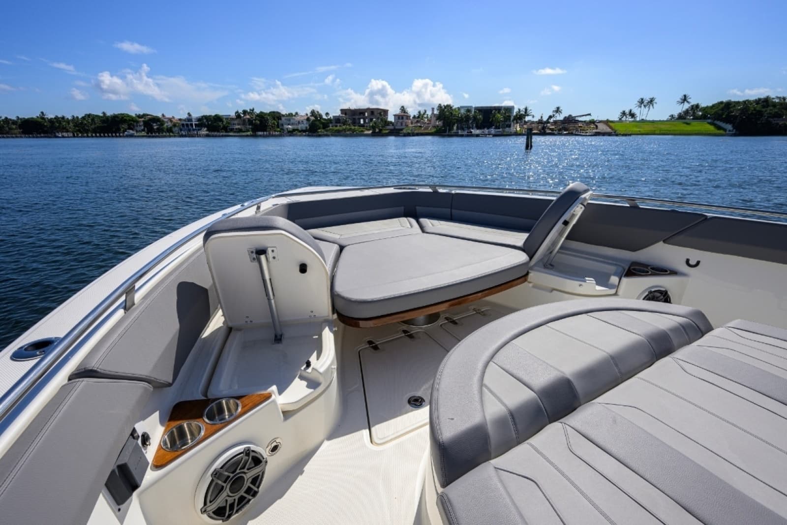 2024 Boston Whaler Outrage - Photo 13