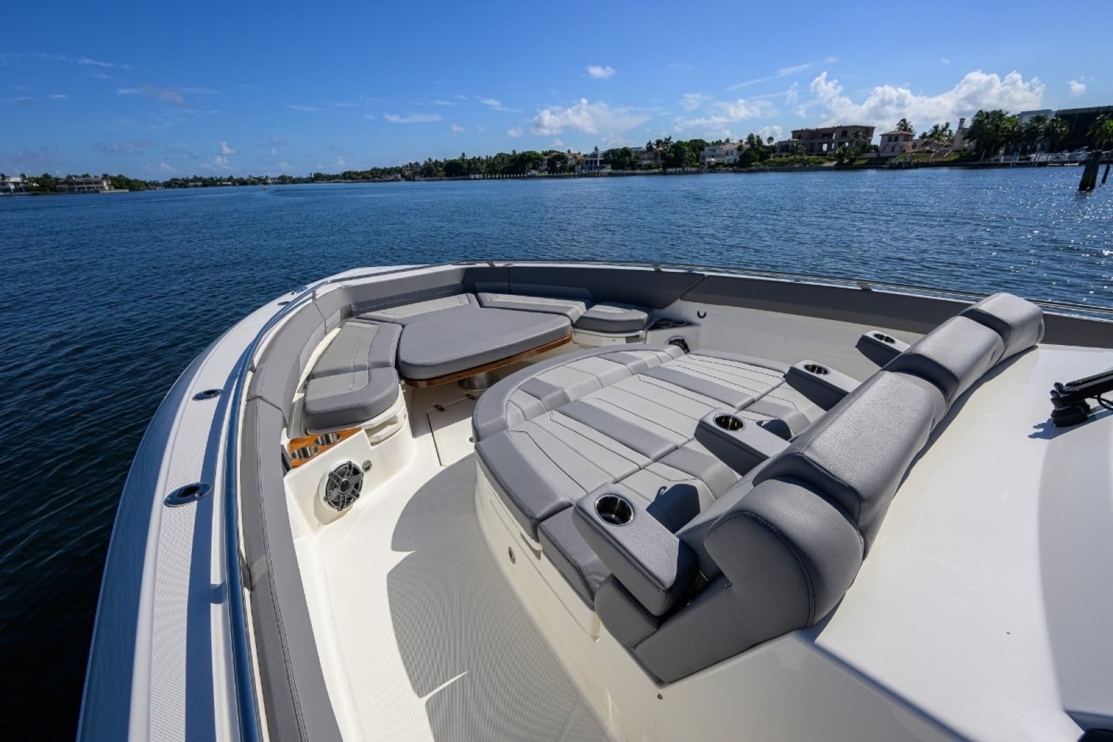 2024 Boston Whaler Outrage - Photo 10