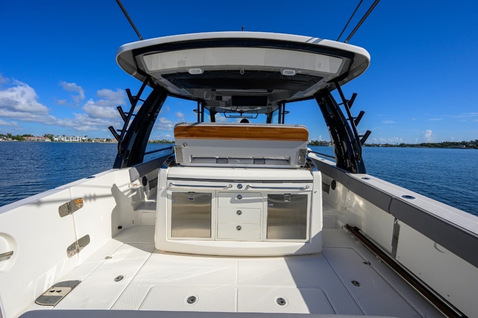 2024 Boston Whaler Outrage - Photo 30