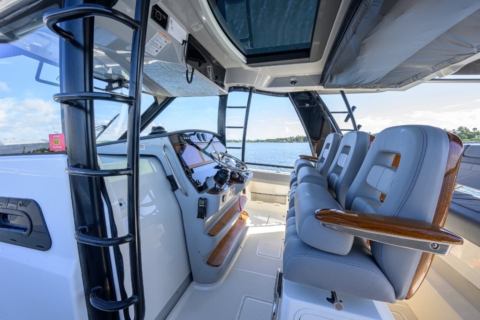 2024 Boston Whaler Outrage - Photo 47