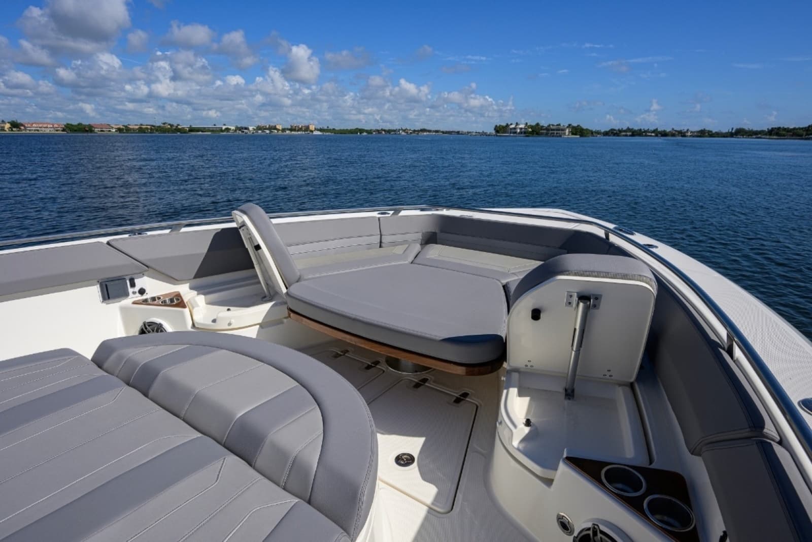 2024 Boston Whaler Outrage - Photo 11